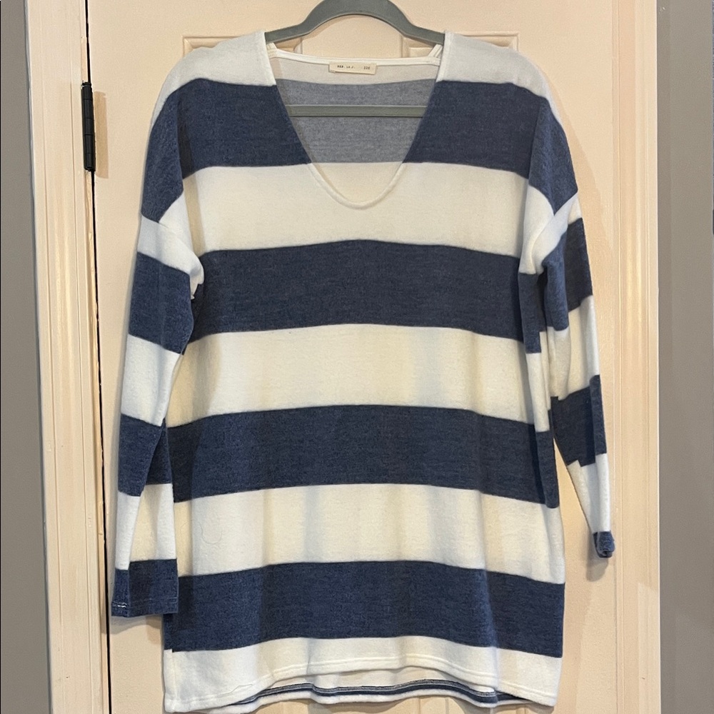 REB. In J. - Blue and White Striped Sweater Sz M - NEW